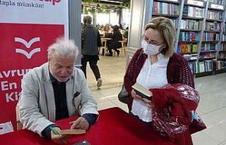 Yazar Nedim Gürsel’den imza günü