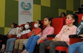Yenişehir Belediyesinin çocuklara sinema şenliği...