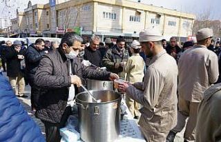 Yeşilyurt’ta hoşaf ve arpa ekmek dağıtıldı