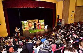 Yıldırım’da yüzlerce çocuk tiyatroyla buluştu