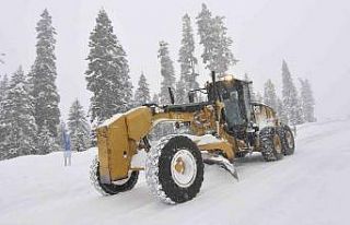 Yoğun kar yağışı Kastamonu’da 443 köy yolunu...