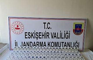 Yolcu otobüsüyle taşınan kaçak sigaralar jandarma...