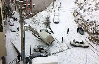 Yollar tuzlanmayınca kazalar ardı ardına geldi
