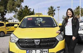 Yüksek lisanslı kadın taksi şoförü
