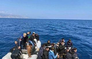 Yunanistan can sallarına bindirip geri gönderiyor