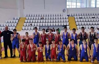 Yunusemreli güreşçiler 2 günde 27 madalya kazandı