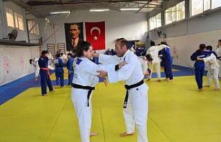 Yunusemre’nin şampiyon kızı bir ayda 3 madalya...