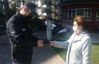 Yürüyüş yaparken bulduğu cüzdanı polise teslim...