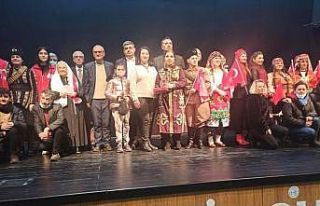 ‘Zafere Götüren Analar’ adlı tiyatro oyununu...