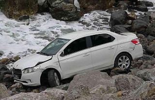 Zonguldak’ta otomobil sahil kenarına uçtu: 1 yaralı