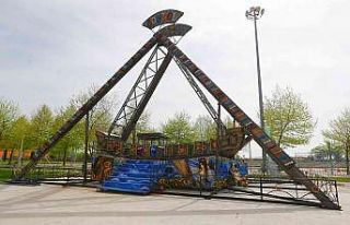 10 bin metrekare alana inşa edilen lunaparkta son...