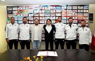 1461 Trabzon, teknik direktör Mehmet Ak ile sözleşme...