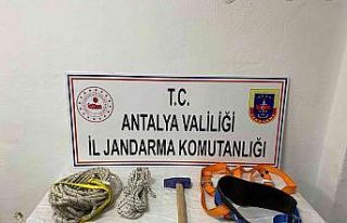 1. derece sit alanında kaçak kazı yapan 5 kişi...