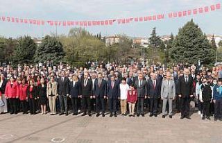 23 Nisan şenlik havasında kutlandı