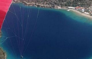 23 Nisan’da 1200 metre yükseklikte Türk bayrağı...