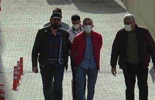 2 kişiyi bıçakla yaralayarak gasp eden 3 şahıs...