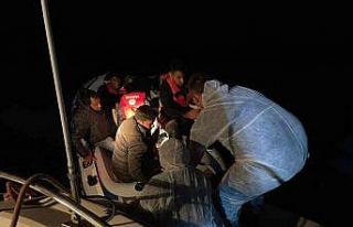 38 göçmen kurtarıldı, 8 göçmen yakalandı