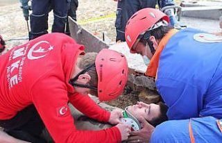 5.7’lik deprem tatbikatı gerçeği aratmadı