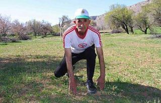 59 yaşında günde 20 kilometre koşarak ultra maratona...