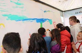 5 ülkeden gelen çocuklar barışın resmini çizdi