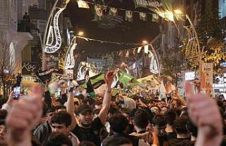 7’den 70’e herkes sokağa döküldü, şehir yeşil-siyaha...