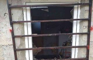 Aç kalan ayılar yayladaki evleri talan etti