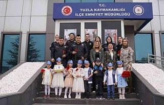 AÇEM’li miniklerden Tuzla İlçe Emniyet Müdürlüğü’ne...