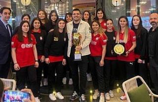 Adasokağı’na şampiyonluk yemeği