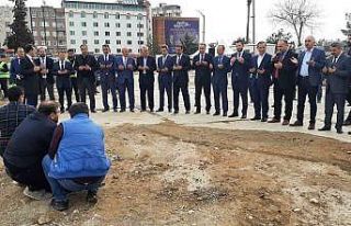 Adıyaman Kent Meydanında kurbanlar dualarla kesildi