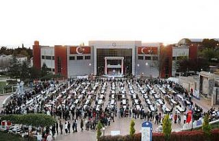 ADÜ Ailesi geleneksel iftar yemeğinde bir araya...