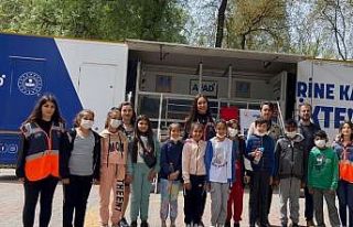 AFAD simülasyon tırında deprem eğitimi