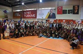 Afyonkarahisar’da kulüpler arası halk oyunları...