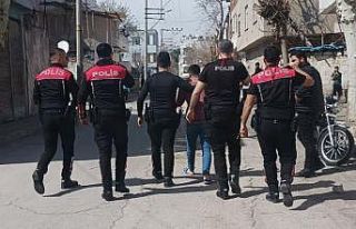 Ağabey annesine zarar vermek isteyen kardeşini silahla...