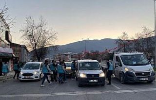 AK Gençler iftara yetişemeyen vatandaşlara kumanya...