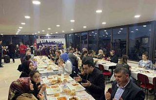 AK Parti teşkilatı iftar programında bir araya...