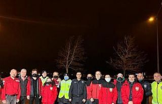 AKUT Eskişehir’den nöbet tutan polislere ziyaret