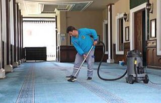 Alanya’da camilerde bayram temizliği