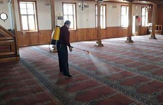 Alaplı’da camiler gül suyu ile yıkandı