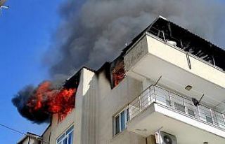 Alevlerin sardığı ev küle döndü