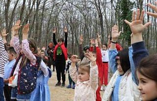 Anne ve çocuklar Ormanya’da