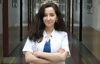 Anne yüreği...Yavrusunun peşini bırakmadı hastanede...