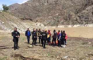 Annenin cesedine ulaşıldı, babayı arama çalışmalarına...