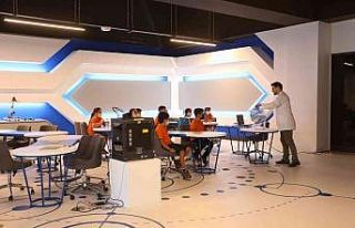 Antalya’da çocuklar Cumartesi günü Bilim Merkezi’nde...