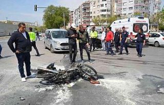 Antalya’da motosiklet ile kamyonet çarpıştı:...