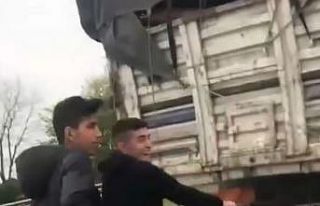 Antalya’da motosikletli gençlerden yürekleri ağza...