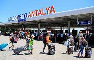 Antalya’ya hava yoluyla gelen turist sayısı 1...