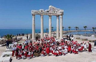 Antik Side çocuklarla renklendi