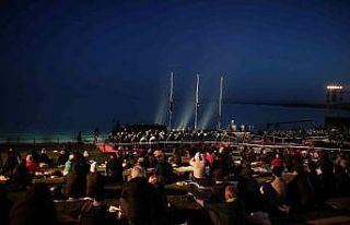 Anzaklar ‘şafak ayini’ ile atalarını andı