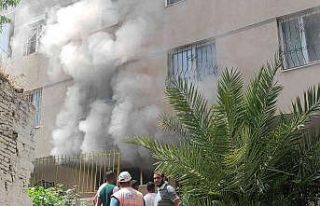 Apartmanın bodrum katında yangın çıktı, vatandaşlar...