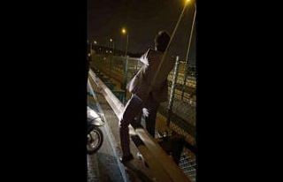 Aracını viyadüğe sürdü, başarılı olamayınca...